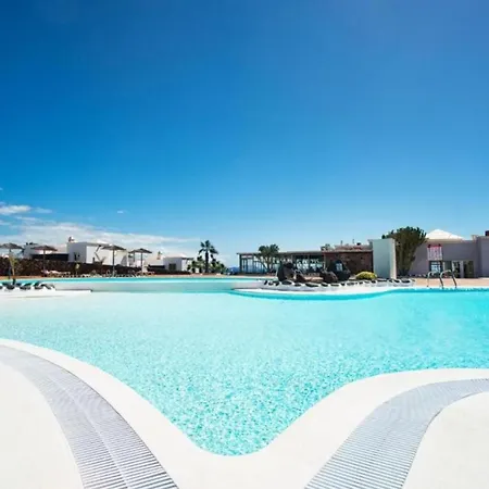 Single With Half Board, Wifi, Pool, Beach Daire Playa Blanca